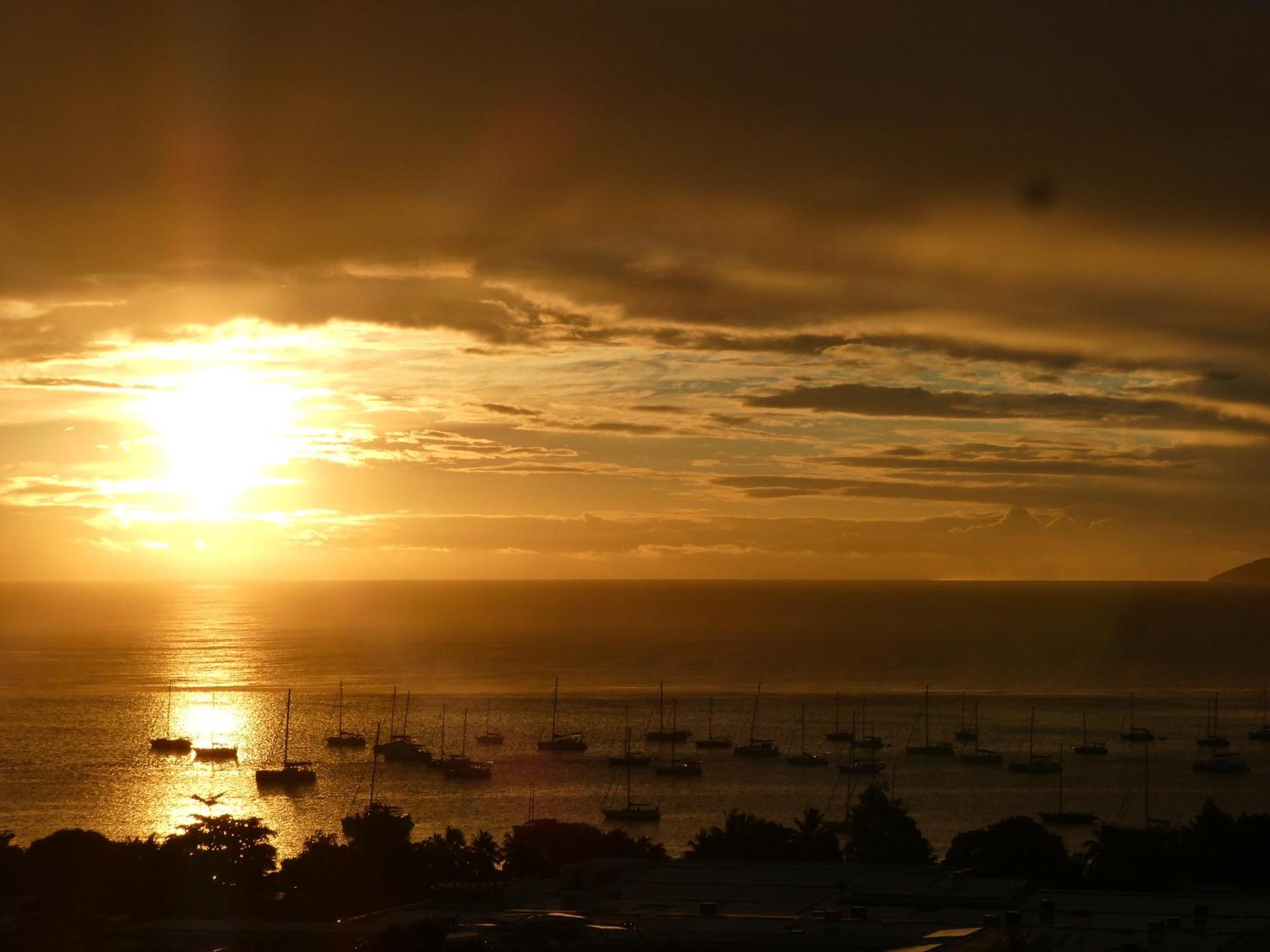 Maeva Sunset View Hotel Punaauia  Exterior photo