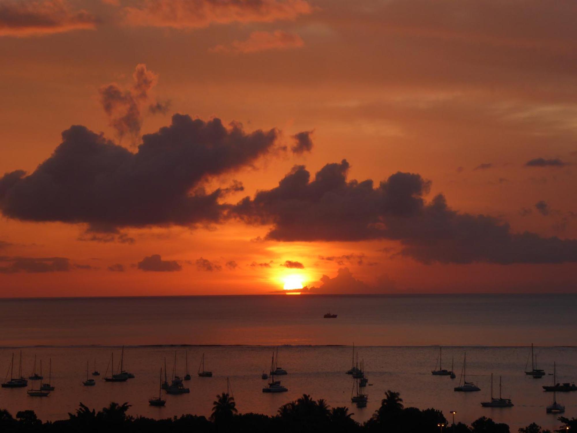 Maeva Sunset View Hotel Punaauia  Exterior photo